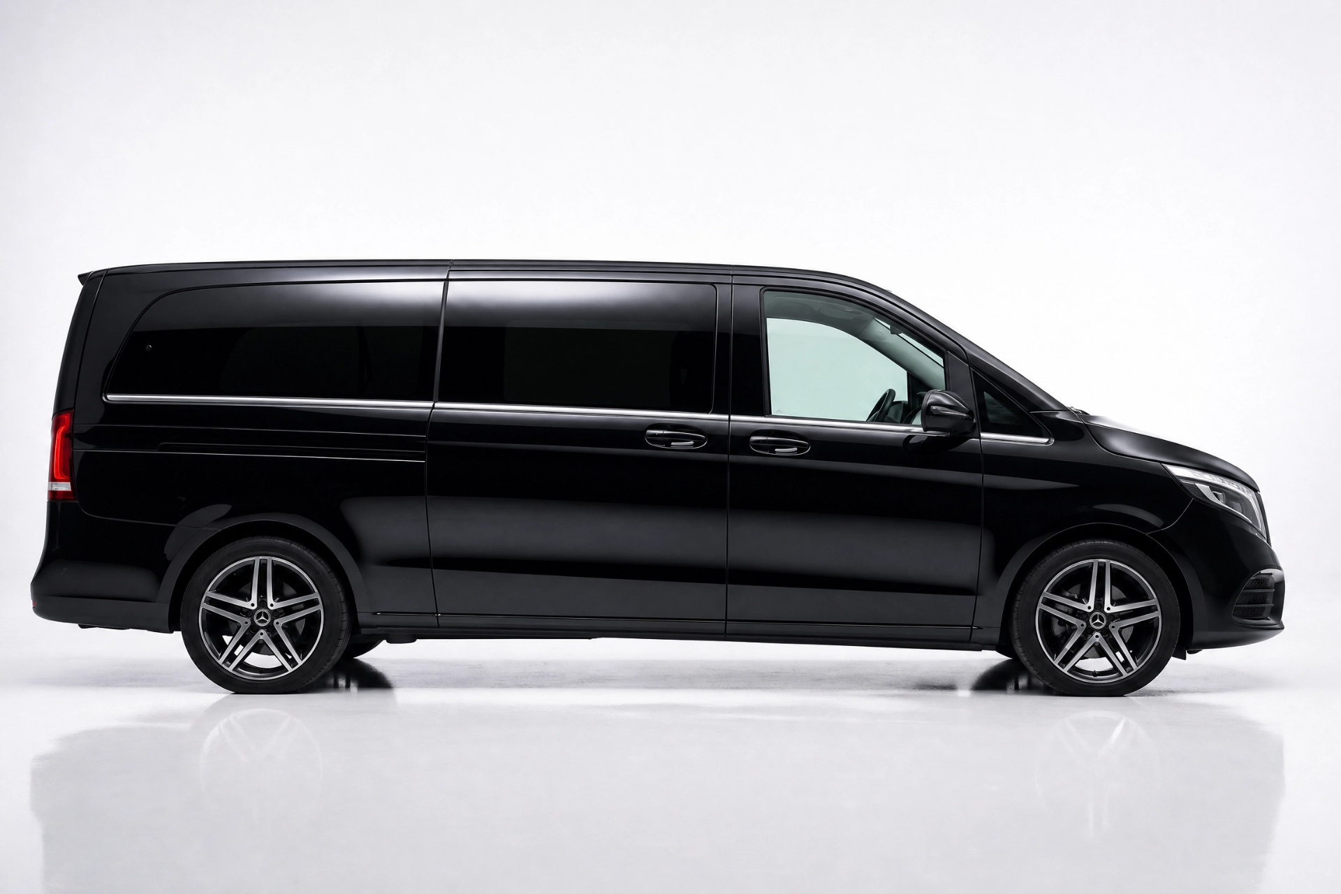 Mercedes-Benz Vito Tourer — view 2